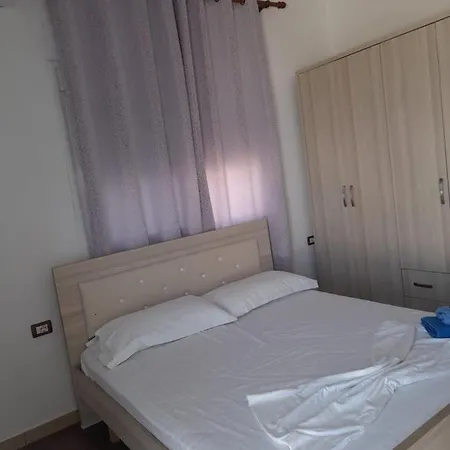 Holiday's House Дом отдыха Влёра