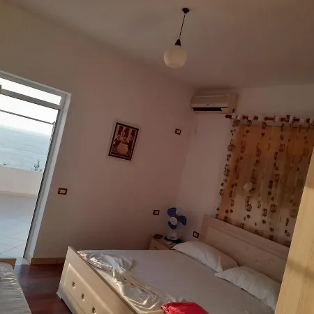 Дом отдыха Holiday's House *